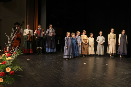 Območno srečanje otroških folklornih skupin RINGARAJA 20 Foto Ljubo Vukelič